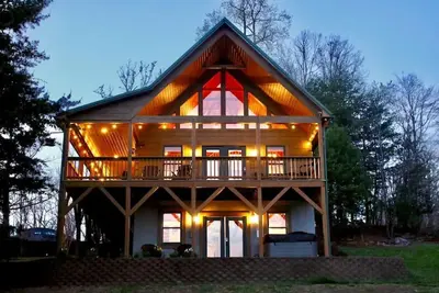 Image de Mountain Views / Golf / Hot Tub / Cozy Cabin!