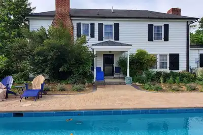 Image de Historic manor house on working farm with pool and sauna 10 minutes from Va Tech