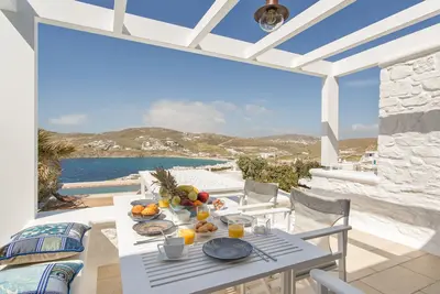 Image de An elegant Villa with infinity pool and a breathtaking sea view