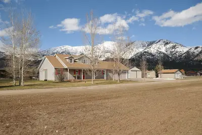 Image de Dramatic mountain scenery, low-humidity and plenty of sunlight and starlight.