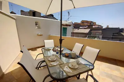 Image de Delightful House In The Center With Terrace