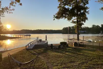 Image de Gorgeous Water View, Private Boat Ramp, Dock w/Lounging Area & Many Amenities