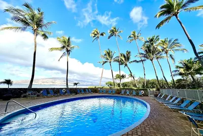 Image de Great Location & Oceanview! Steps to the Beach, King Bed, Pool, A/C