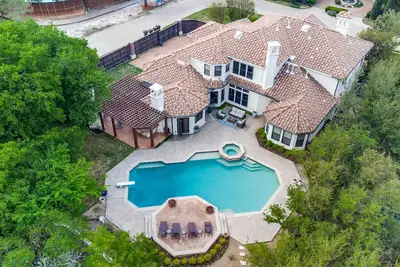 Image de Plano Mansion with Beautiful Pool