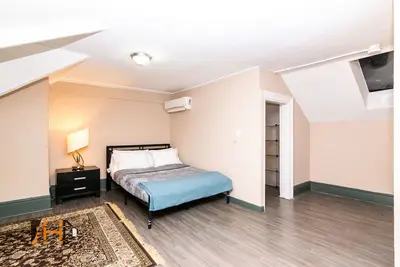 Image de Lively 3 Bedroom multi-story Apartment in Historic Cabbagetown