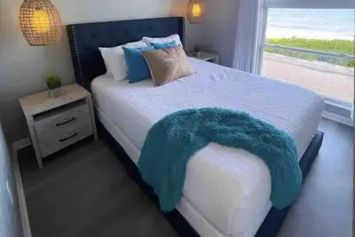 Image de Coastal chic oceanfront condo