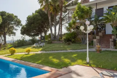 Image de Espace unique avec piscine privée à 2km plage