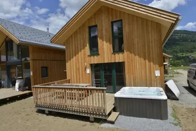 mit 4 Sz, Sauna o. Ir-Sauna+Sprudelbad by Interhome