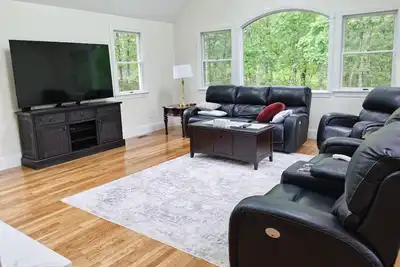 Image de Beautiful home in Orleans. Park, Beach, Lake & Ocean. Telsa charge