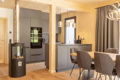 Image de Superior mit 4 Schlafzimmern & Wellness by Interhome