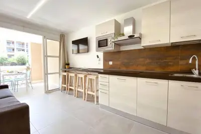 Image de L'Esquinade (J2 206) by Interhome