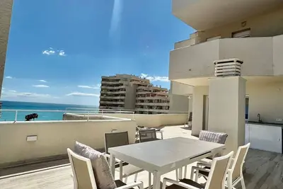 Image de Deluxe Condo Vue Mer Grande Terrasse BenalBeach