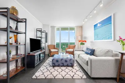 Image de New! Amazing Sea Views, Sleeps 4, Coconut Grove. Redesigned, Free Parking, Pool