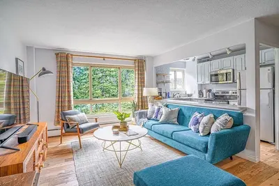 Image de Tranquil 2br downtown condo, Parking, King bed