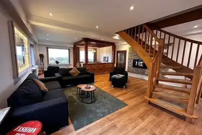 Image de Multi-generation house right on the water with terrace and garden