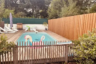 Image de Charmante maison  de ville avec piscine et jardin