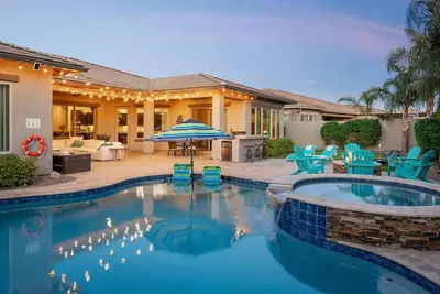 Azalea Palms: Luxe Home, Putt, Pool, Spa, Firepit