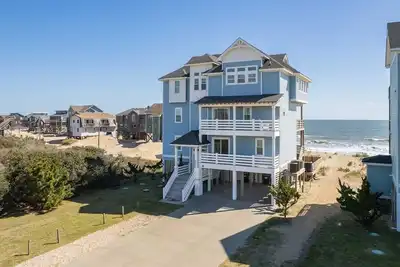 Image de Hatteras Retreat Oceanfront Home + Pets Stay Free