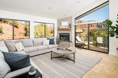 Image de Upscale Red Rock Retreat - Spa, Views & More!