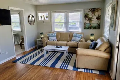 Image de Renovated 2 Bedroom, near Vb Vibe district, Surf Park & Dome!
