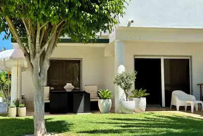 Image de 2 bed room apartment with direct Pool access and terrace