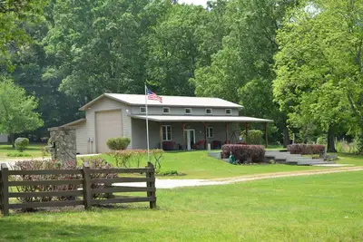 Image de Private lake with breathtaking morning and sunset views! (Pet- Friendly)