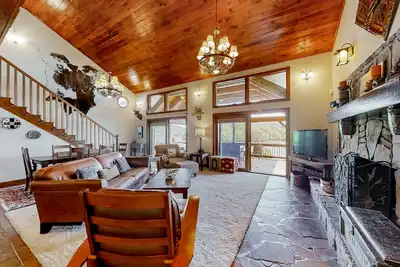 Image de Lakefront home with amazing views, private dock, & Ac