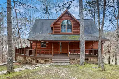 Image de Dog-friendly lake home with private floating dock - jetted tub, firepit, & decks