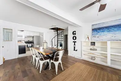 Image de Golf Course views steps away from main strip, see 4th of July Fireworks here! \n