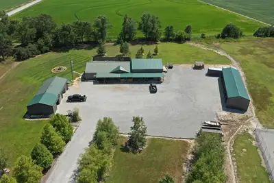 Image de 4800 sq ft Lodge that can accommodate up to 23 guests!