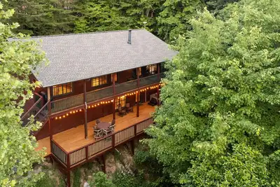 Image de Mountain Views ~ Large Deck ~ Hot Tub ~ Game Room
