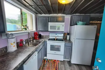 Image de #1 Pet Friendly! Pontoon/Kayaks Available! Studio Condo Close To Town & Marina!
