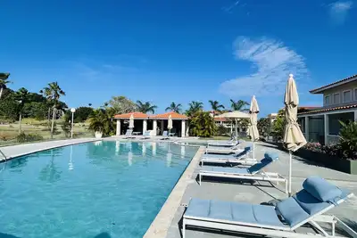 Image de Spacious Penthouse with private rooftop 2500 sq ft of living.