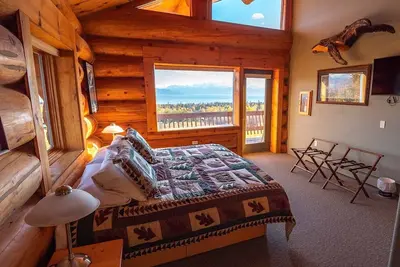 Image de Wisdom Room - Good Karma Inn - Bed and Breakfast in Homer, Alaska