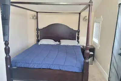 Image de Adorable Space in Centre of Calgary