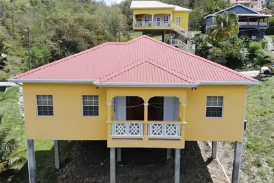 Beautiful villa, 4 bdrm, 5 bed, sleeps 8, ocean view & 5 min's from 2 beaches.