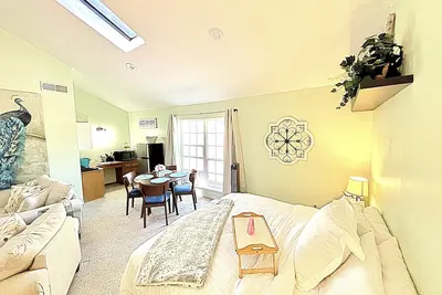 Image de Resort-Style Studio on the Golf Course!