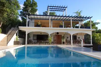 Multilevel 8 br villa with fabulous views, members beach access