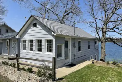 Image de Charming Lake Cottage! Close to Shipshewana, Clean Lake, Boat Rentals