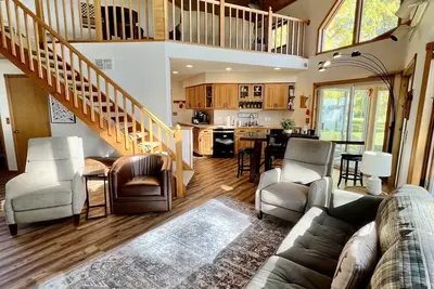 Image de A Creek Runs Through It & Garage Great Room