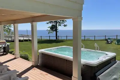 Image de Luxury Stay on Lake Michigan with Swim Spa, Near Wineries, Breweries, and Hiking