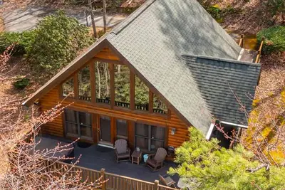 Image de Wuzzy's Flophouse - WiFi / Arcade Game / Sauna / Hot Tub / Fireplace