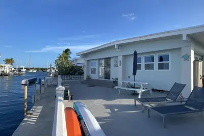 Image de Catch n' Relax Canalfront Home 2/2 with 50’ Dock in Marathon Free Parking!
