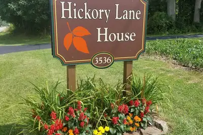 Image de Quiet country setting with walking trails and small lake