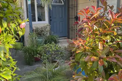 Image de Happy, Charming, clean home with hot tub