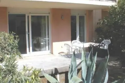 Image de Agréable 2 pièces en rez de jardin 300m des plages