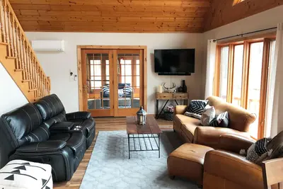 Image de An adventure retreat minutes from trails and fun.