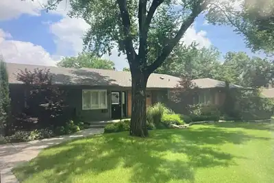 Image de Midtown Rancher with Great Backyard and Deck for Entertaining