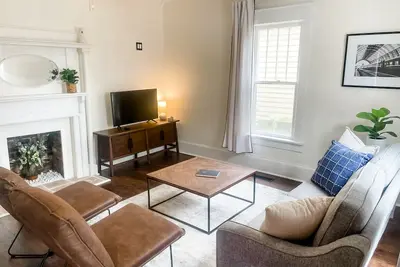 Image de Cozy Cottage 🏡in Five Points. 4 min from Downtown /15 min from the airport ✈️.