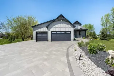 Image de Beachside Escape | Hot Tub & Unwind by the Beach | Enjoy Grand Bend & Bayfield